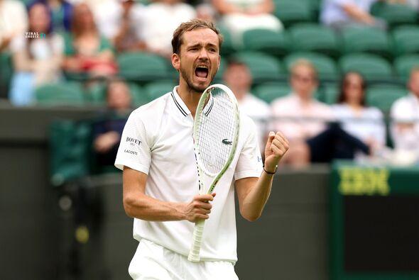 «Άντε γα@@@» - Ο Μεντβέντεφ έβρισε την Ελληνίδα διαιτητή Εύα Ασδεράκη στο Wimbledon 4845678 AVLbXwVrGWfWkX65