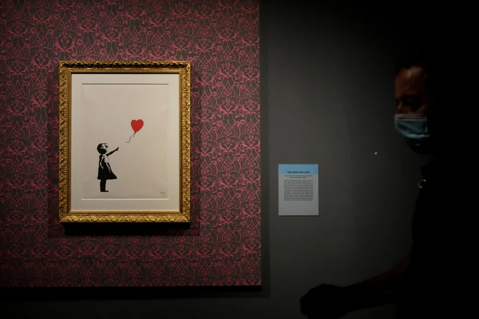 Στιβ Λαζαρίδης: Γιατί ο Banksy δεν αποκαλύπτει ποιος είναι banksy mpaloni.jpg AR0yLMjrqvuGR75O