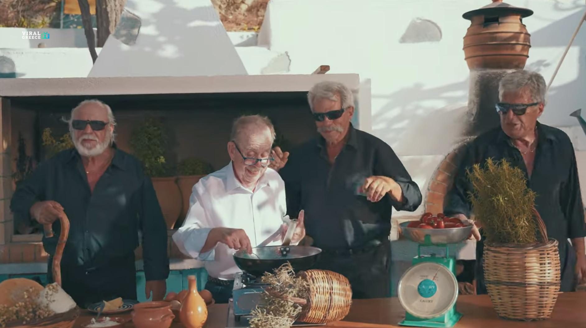 Καλοκαίρι στο Νότο: Βεντέτα με τις γιαγιάδες της Κρήτης άνοιξαν οι παππούδες – Μπροστάρης ο Ηλίας Μαμαλάκης capture 35 YbN9eaaj6phXpwoE