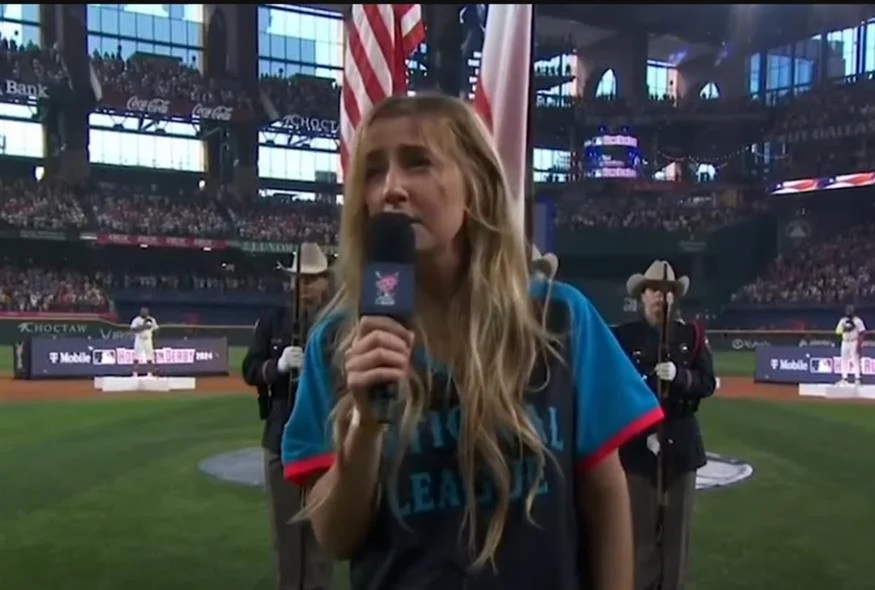 Τραγουδίστρια «εκτέλεσε» τον εθνικό ύμνο των ΗΠΑ και σόκαρε το κοινό: Είπε πως ήταν μεθυσμένη d7e21457 eb3f 46f8 9eb1 ecb3ef0eb2a3 Awvk1WzBVbCrr0R2