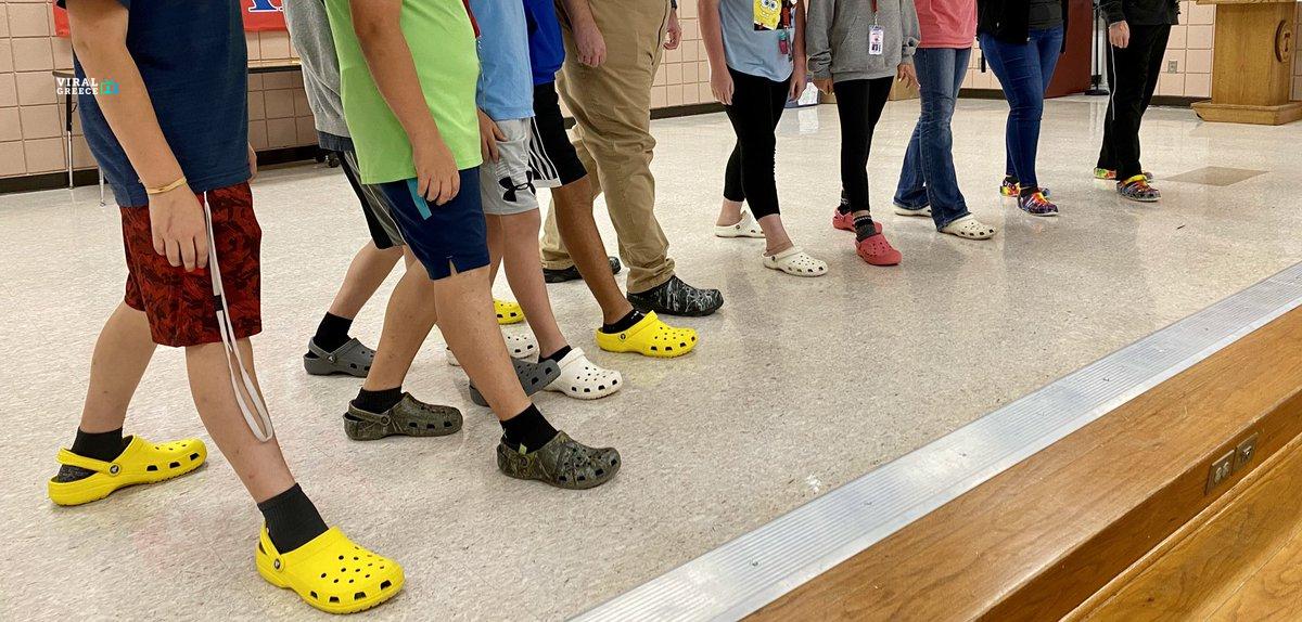Απαγόρευσαν τα Crocs σε Σχολεία των ΗΠΑ elckl9zwkaeiexs Yg2Wq05Ng6I6rv3r