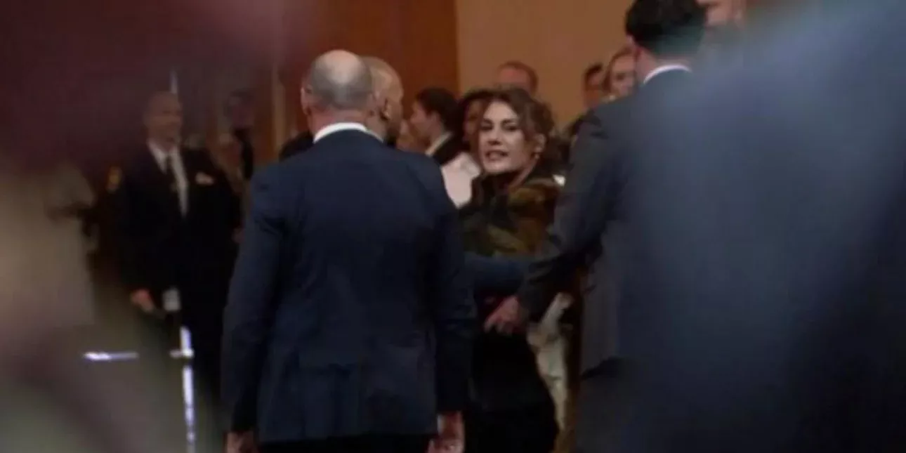 Γερουσιαστής έβαλε τις φωνές στον βασιλιά Κάρολο gerousiastis