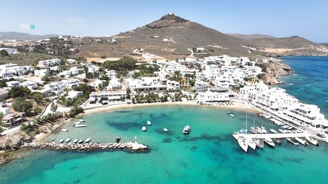 i-ii-iips-paros-happy-traveller-3-AQEpDgWkXBfgl583