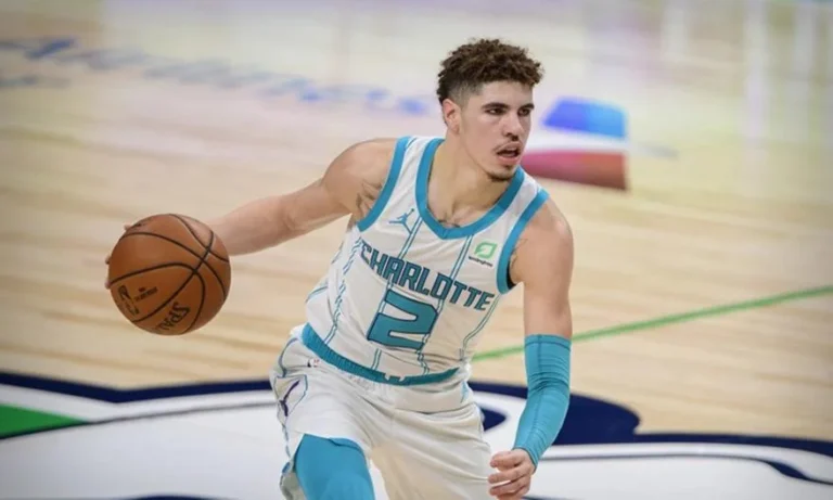 Η ομοφοβική απάντηση του Μπολ για το σουτ του Αντετοκούνμπο, του κόστισε $100.000 lamello_215129-mP4nxp8ZKNFBL9OX