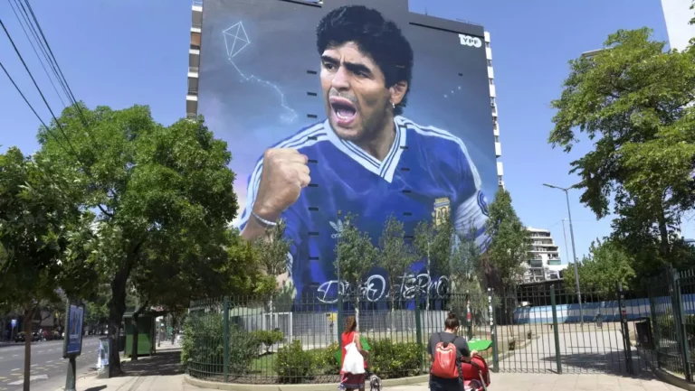 maradona.jpg-mxBZBEl27WC50b38