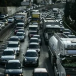 Κυκλοφοριακό χάος στον Κηφισό λόγω διαρροής λαδιών από φορτηγό