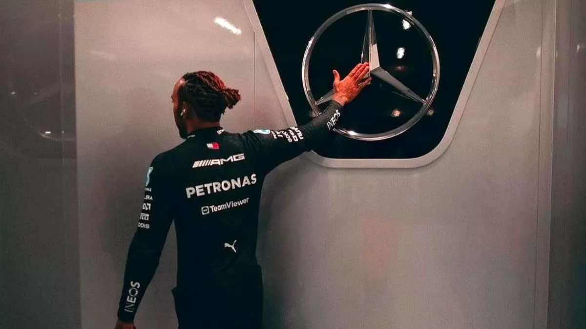 Λιούις Χάμιλτον: Ένα συγκινητικό αντίο στη Mercedes και νέα αρχή με τη Ferrari (VIDEO) 241209110449_bye-bye-hamilton-see-you-soon