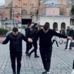 Κρητικοί χορεύουν συρτό έξω από την Αγία Σοφία και συγκινούν το διαδίκτυο Κρητικοί χορεύουν συρτό έξω από την Αγία Σοφία και συγκινούν το διαδίκτυο