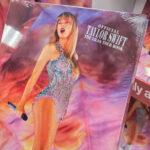 Το βιβλίο της Τέιλορ Σουίφτ είναι γεμάτο λάθη