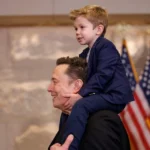 Έλον Μασκ: Πατέρας και γιος ασορτί στο Καπιτώλιο