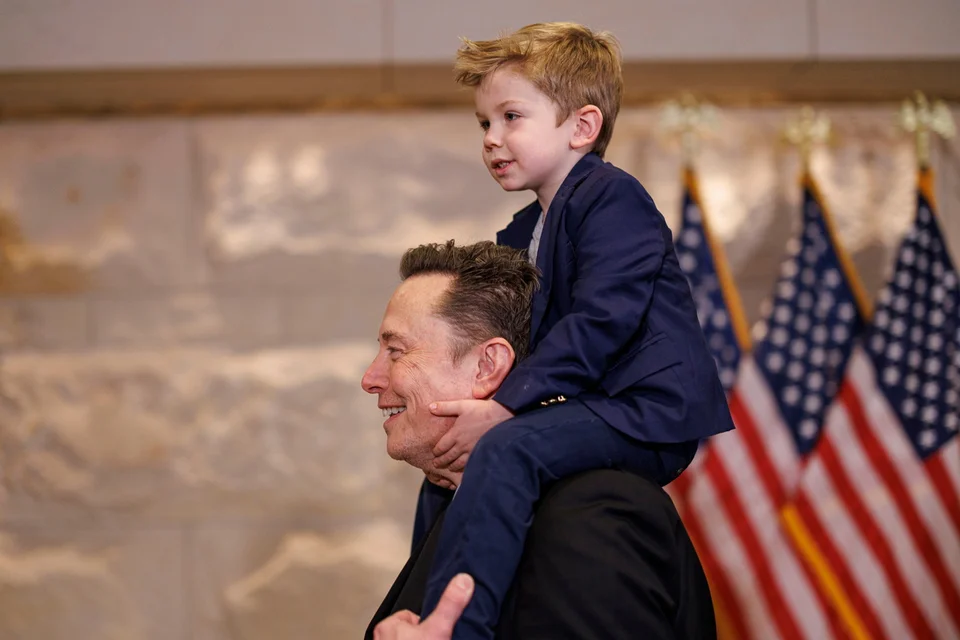 Έλον Μασκ: Πατέρας και γιος ασορτί στο Καπιτώλιο