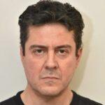 Η ΕΛΑΣ ανακοίνωσε τα στοιχεία του 49χρονου φιλολόγου που συνελήφθη για την γιάφκα στο Παγκράτι Η ΕΛΑΣ ανακοίνωσε τα στοιχεία του 49χρονου φιλολόγου που συνελήφθη για την γιάφκα στο Παγκράτι