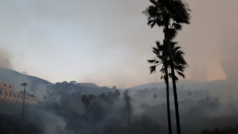 Φωτιά στο Μαλιμπού: Εκκενώνονται περιοχές λόγω της ραγδαίας εξάπλωσης franklinfire_reut3-1200x675