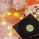 Οι άγνωστες ιστορίες πίσω από τα πιο αγαπημένα χριστουγεννιάτικα τραγούδια