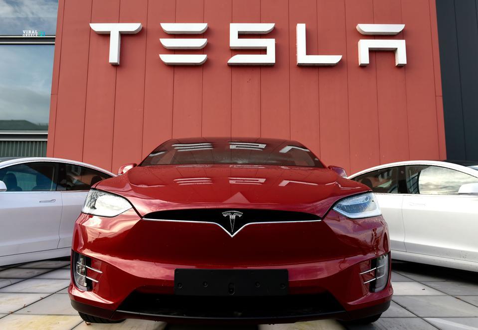 Εργαζόμενους στην Ελλάδα ψάχνει η Tesla