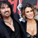 Η σύζυγος του Τόμι Λι αποκαλύπτει γιατί κάνει μπάνιο μια φορά την εβδομάδα, λόγω των ελληνικών του ριζών Η σύζυγος του Τόμι Λι αποκαλύπτει γιατί κάνει μπάνιο μια φορά την εβδομάδα, λόγω των ελληνικών του ριζών