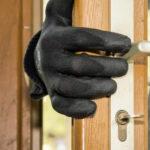 Κρήτη: Τους έδωσε δουλειά, στέγη και την έκλεψαν Κρήτη: Τους έδωσε δουλειά, στέγη και την έκλεψαν