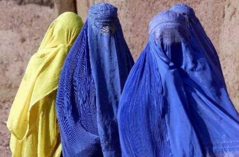 Αφγανιστάν: Οι Ταλιμπάν απαγορεύουν παράθυρα στα σπίτια για να μην φαίνονται οι γυναίκες bourga_-850x560