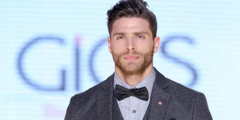 Γιώργος Μανίκας: Άρπαξε το σταυρό από παιδάκι για να τον δώσει στο γιο του στα Θεοφάνια ( VIDEO ) giorgos-manikas-500