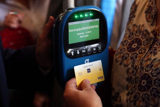 Αλλαγές στις μετακινήσεις: Το νέο σύστημα ανέπαφων πληρωμών σε μετρό, λεωφορεία και τραμ ΥΠ. ΥΠΟΔΟΜΩΝ ΚΑΙ ΜΕΤΑΦΟΡΩΝ ΠΑΡΟΥΣΙΑΣΗ ΕΠΙΒΙΒΑΣΗΣ ΕΠΙΒΑΤΩΝ ΣΕ ΛΕΩΦΟΡΕΙΑ ΜΕ ΧΡΗΣΗ ΤΡΑΠΕΖΙΚΗΣ ΚΑΡΤΑΣ