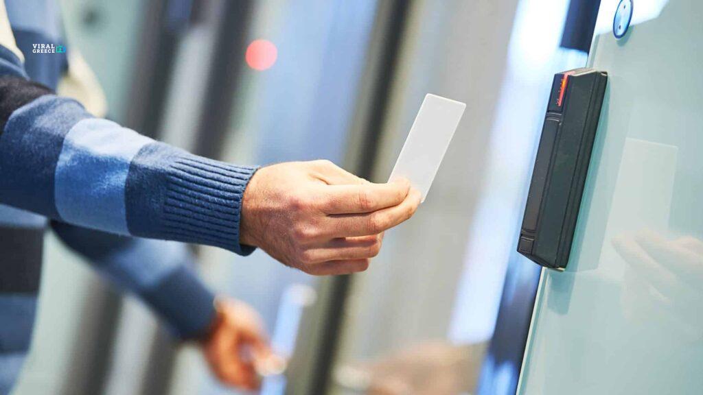 Υποχρεωτική η Ψηφιακή Κάρτα Εργασίας σε Τουρισμό και Εστίαση από 1η Μαρτίου