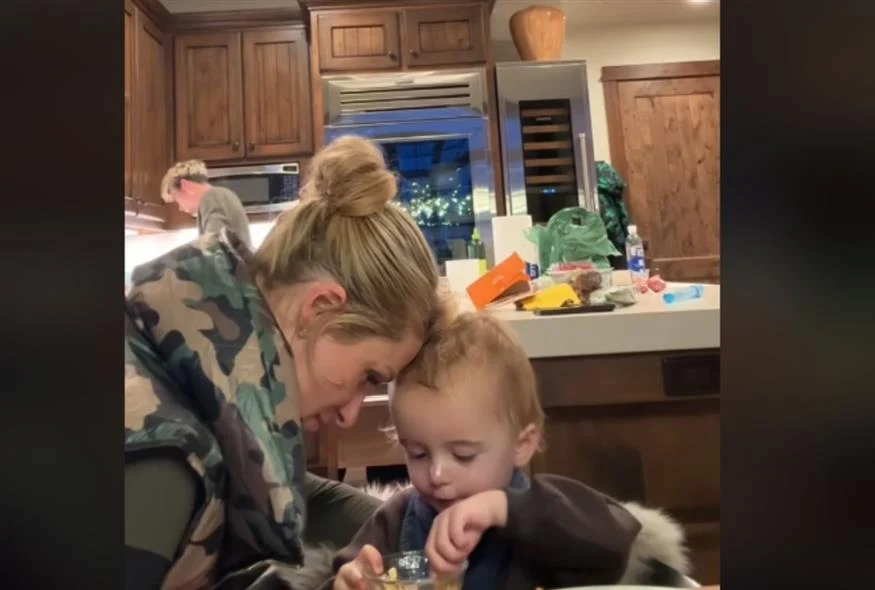 Πάρις Χίλτον: Η απρόσμενη λέξη που είπε ο γιος της και την άφησε άφωνη ( VIDEO )