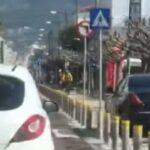 Καλαμάτα: Οδηγός μπήκε με το αυτοκίνητο του στον ποδηλατόδρομο ( VIDEO )