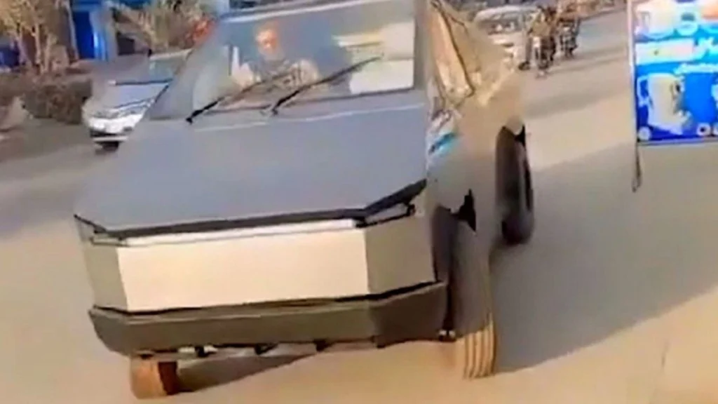 Cybertruck ή… Cyber-τράκα; Η πακιστανική εκδοχή που θα έκανε τον Elon Musk να τρίβει τα μάτια του!