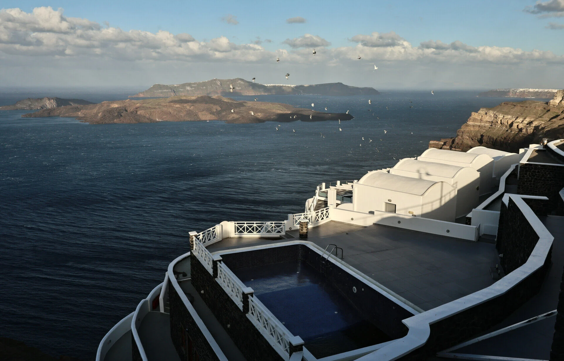 santorini-3-2-e1738746592589