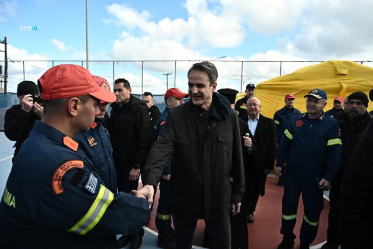 Στη Σαντορίνη ο Κυριάκος Μητσοτάκης εν μέσω έντονης σεισμικής δραστηριότητας seismoi-mitsotakis-santorini