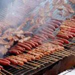 Τσικνοπέμπτη: Τι γιορτάζουμε σήμερα – Ο συμβολισμός και τα έθιμα σε όλη την Ελλάδα