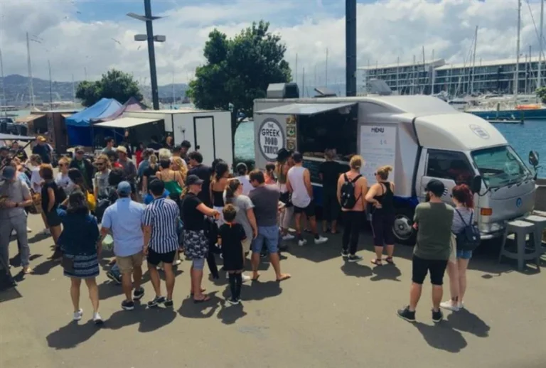 Η ελληνική γεύση κατακτά τη Νέα Ζηλανδία – Ουρές για ένα σουβλάκι από τα Greek Food Trucks ec5f46ef-d8bd-431c-bd2c-d3dcc6d0af2a
