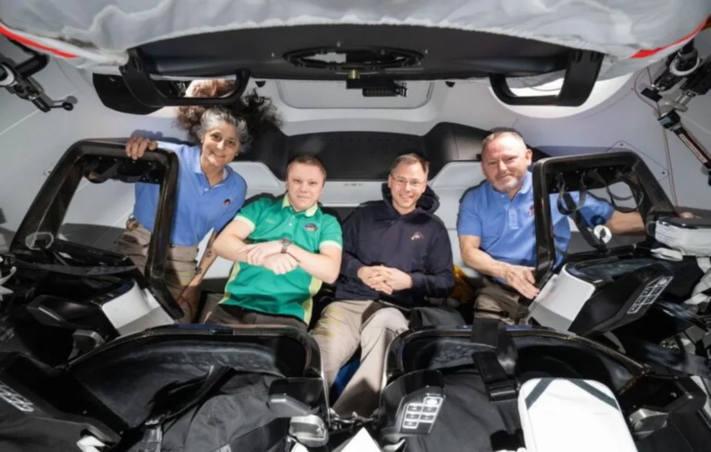 Επιστρέφουν στη Γη μετά από 9 μήνες στο διάστημα οι «εγκλωβισμένοι» αστροναύτες 