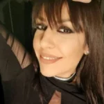 Viral στη Λάρισα: Τραγουδίστρια μετατρέπει τα μπουζούκια σε… γήπεδο τένις! ( VIDEO )