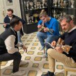 Ο Έλληνας που μαθαίνει στους Τούρκους διπλοπενιές Ο Έλληνας που μαθαίνει στους Τούρκους διπλοπενιές