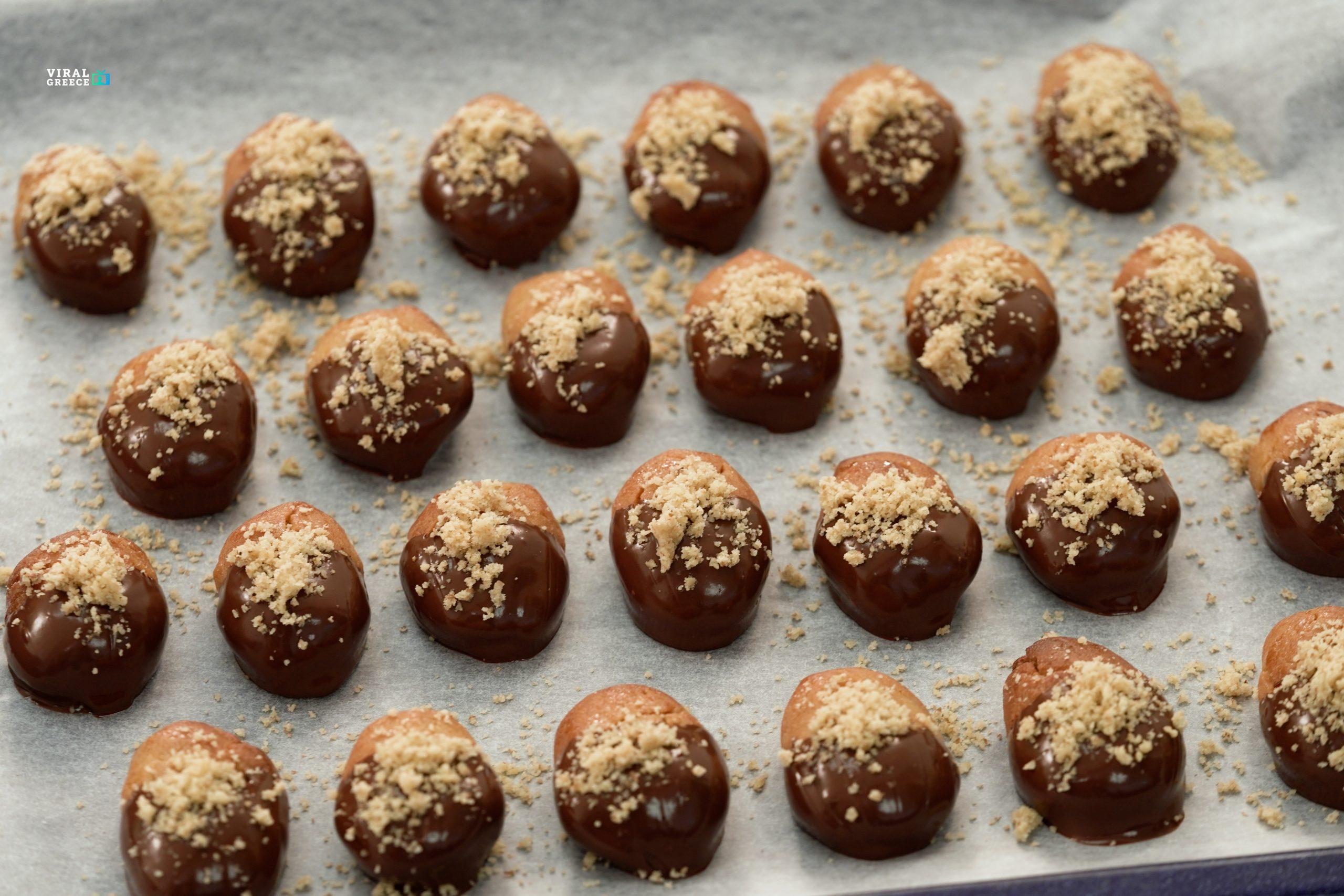 Taste Atlas: Τα κορυφαία 5 μπισκότα παγκοσμίως – Στη 2η θέση ελληνική λιχουδιά Tα-απόλυτα-μελομακάρονα-με-επικάλυψη-σοκολάτας-scaled