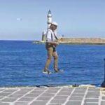 Χαμός στο Ενετικό Λιμάνι – Ο ακροβάτης που έκλεψε την παράσταση! ( VIDEO )