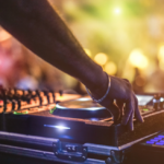 DJ τραυμάτισε συνάδελφό του για τα ποσοστά – Του έκοψε το αυτί DJ τραυμάτισε συνάδελφό του για τα ποσοστά – Του έκοψε το αυτί