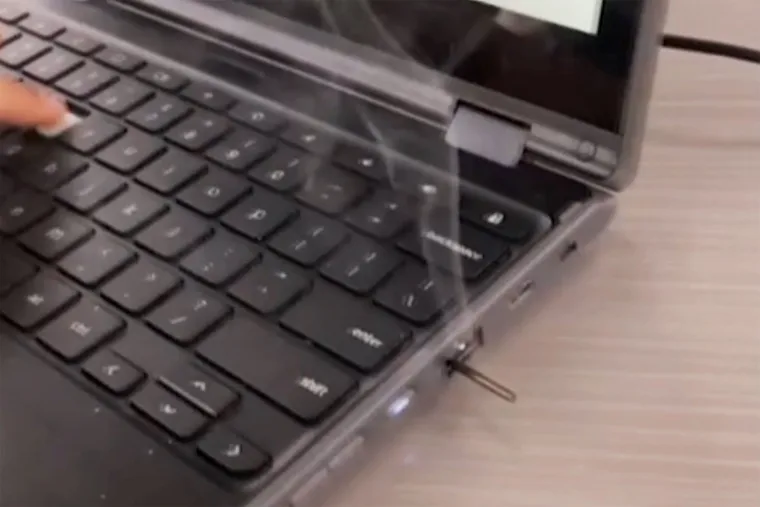 Chromebook Challenge: Ένα (ακόμα) επικίνδυνο trend στο TikTok που θέτει σε κίνδυνο μαθητές ( VIDEO )