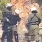 Λόφος Στρέφη: Αστυνομικός των ΜΑΤ χτυπά συνάδελφο του ( VIDEO )