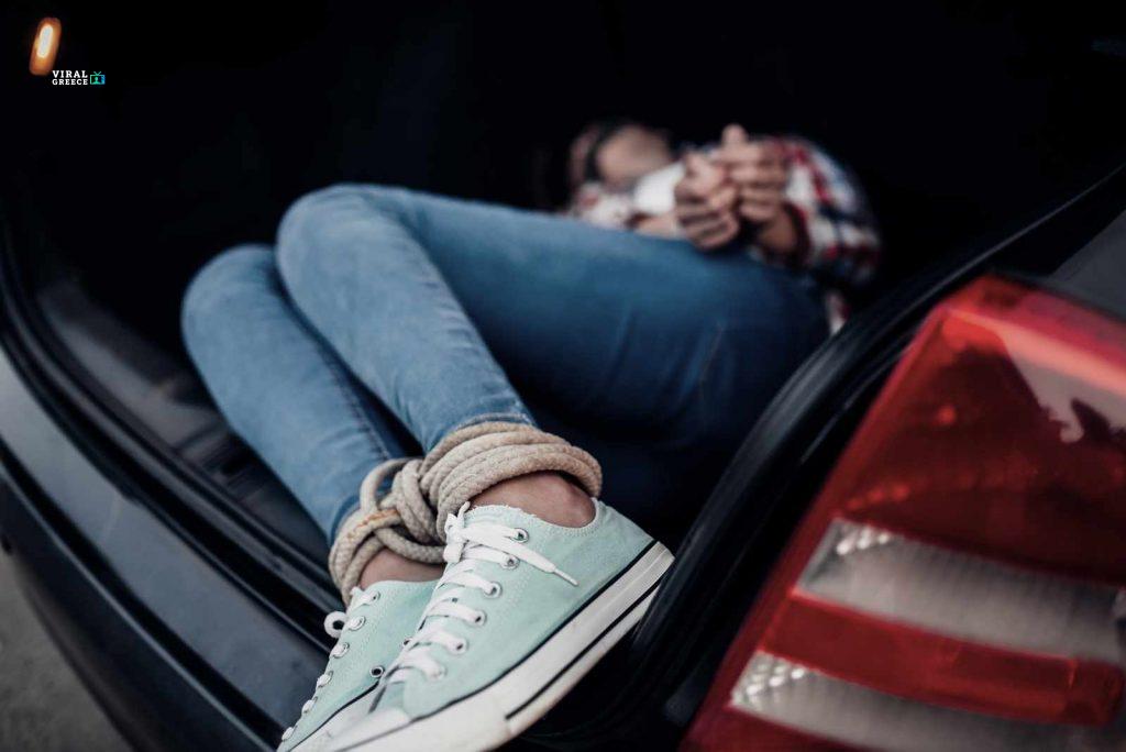 Θύμα απαγωγής γιος επιχειρηματία: Ανάμεσα στους δράστες γνωστός τράπερ aytoamyna-se-apopeira-apagogis-1024x684