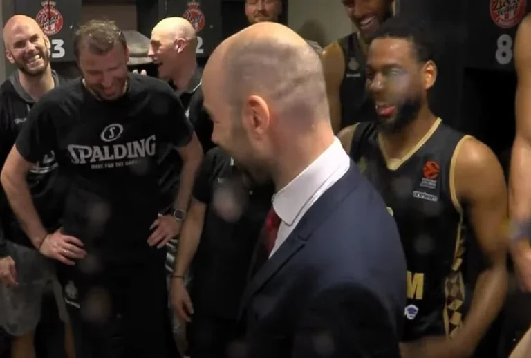 «Μπουγέλωσαν» τον Σπανούλη και του... κατέστρεψαν τα Dior παπούτσια ( VIDEO ) de1dccd7-064c-4124-944a-fec5252a3cdd