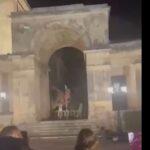 Viral pole dancing έξω από τα Παλαιά Ανάκτορα της Κέρκυρας ( VIDEO )