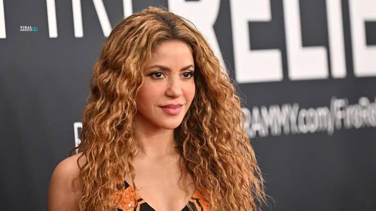 Η Shakira… έπεσε αλλά σηκώθηκε σαν σταρ – Το απρόοπτο στη σκηνή και η αντίδραση που έγινε viral ( VIDEO )
