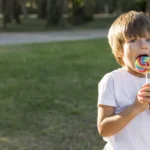 Οκτάχρονος παρήγγειλε 70.000 γλειφιτζούρια από το κινητό της μαμάς του ( VIDEO ) Οκτάχρονος παρήγγειλε 70.000 γλειφιτζούρια από το κινητό της μαμάς του ( VIDEO )