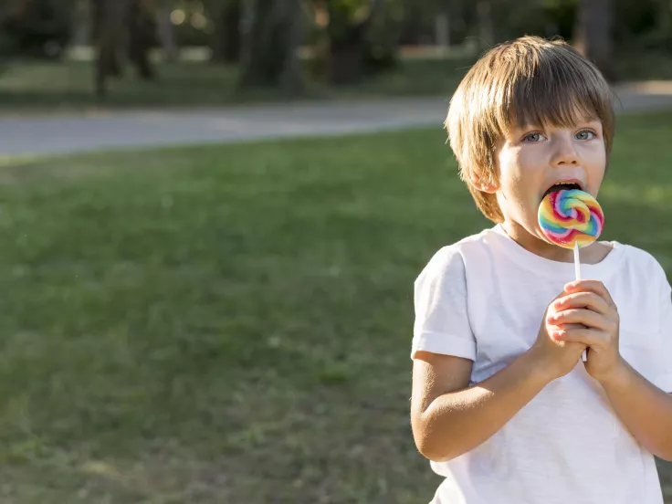 Οκτάχρονος παρήγγειλε 70.000 γλειφιτζούρια από το κινητό της μαμάς του  ( VIDEO )