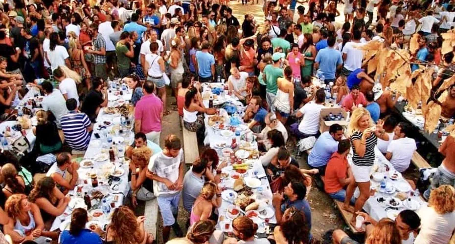 Τέλος τα σουβλάκια στα πανηγύρια – Μόνο με catering πλέον η διάθεση φαγητού