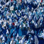 Ρεκόρ… στα μπλε: Χιλιάδες «Στρουμφάκια» κατέκλυσαν γαλλική πόλη και έγραψαν ιστορία