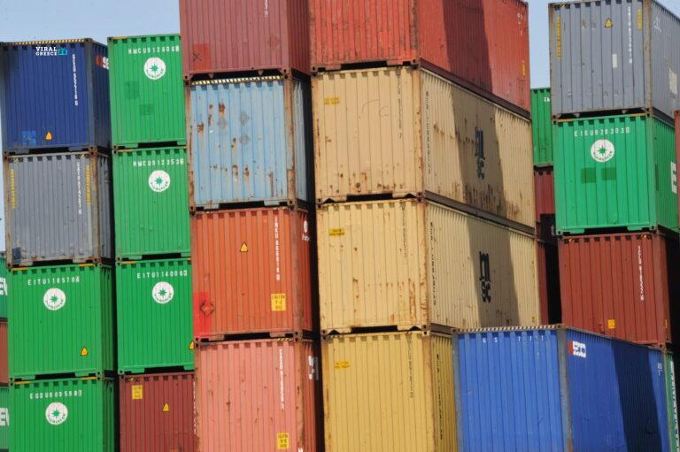 ÐÅÉÑÁÉÁÓ- ÅãêáôáóôÜóåéò ôçò Cosco.(Eurokinissi-ÍÉÊÏËÏÐÏÕËÏÓ ÁÍÔÙÍÇÓ)