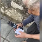 Η γιαγιά που μπέρδεψε το τηλεκοντρόλ με κινητό και έκανε το TikTok να… λιώσει ( VIDEO )